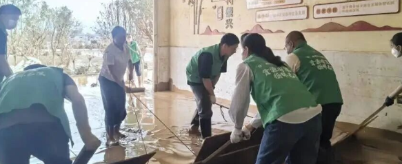 火速驰援显担当 实干清淤践使命|循环集团“绿”动志愿服务队全力支援物流学院灾后复原